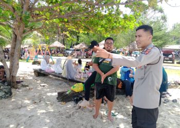 Pastikan Keamanan Wisatawan, Polsek Panimbang Lakukan Pengamanan Ketat Wisata Pantai