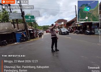 Polsek Panimbang Cegah Kemacetan Laksanakan Gatur Lintas di Jalan Raya Tanjunglesung – Panimbang