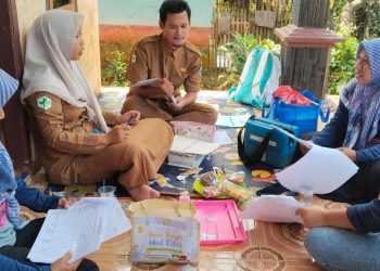 Jemput Bola Cegah PTM, Kader Posyandu Katumbiri Sasar Penderita Hipertensi & Diabetes