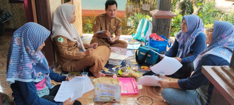 Jemput Bola Cegah PTM, Kader Posyandu Katumbiri Sasar Penderita Hipertensi & Diabetes