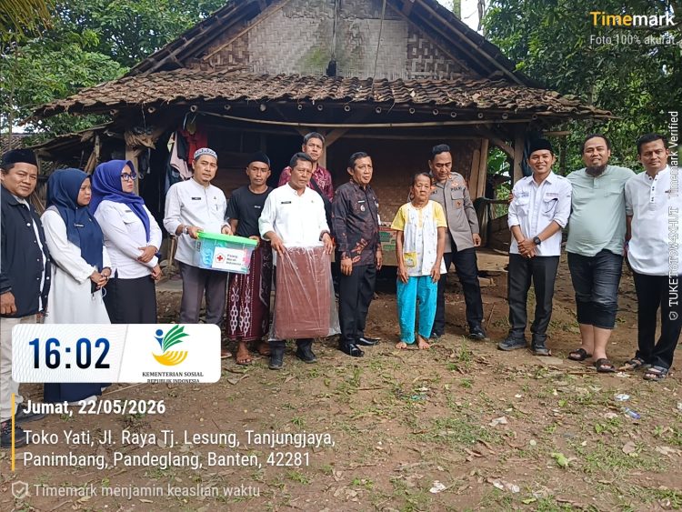 Polri Beserta Muspika Peduli Warga Miskin di Panimbang, Salurkan Bantuan dan Ajukan RTLH