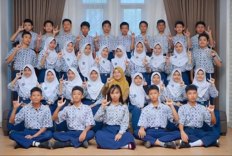 Riezkha Budhi Mustika Pengambilan Rapor Bukan Sekedar Formalitas, tetapi Wujud Apresiasi untuk Guru dan Evaluasi Pendidikan Anak